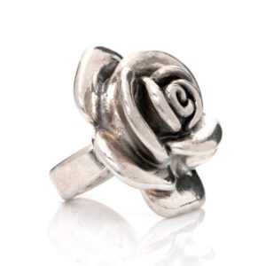 טבעת ורד גדולה מכסף בתלת מיימד