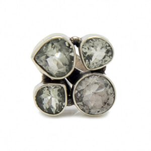 טבעת כסף סטרלינג משובצת ב-4 אבני אמטיסט ירוקות המשתלבות לצורת מעוין רחב