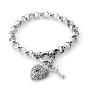 צמיד חוליות כסף 925 רחב ומרשים בסגנון בוהו שיק עם תליון לב ומפתח