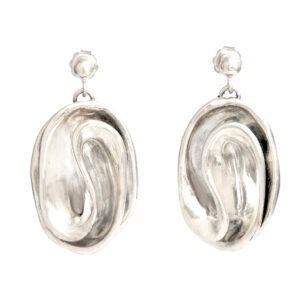 עגילי כסף בצורת Ying Yang - שילוב של קלאסיקה ומיסטיקה.