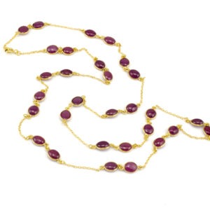 שרשרת זהב משובצת באבני רובי אובליות