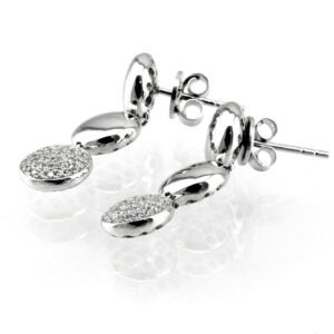 עגילי שלושת עיגולי הכסף. מבריקים, נוצצים ומרהיבים