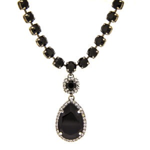 שרשרת קריסטל סברובסקי שחורה. השרשרת האולטימטיבית: יוקרתית ואופנתית כאחד.